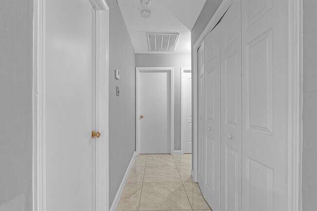 Building Photo - 1629 Sweden Ln