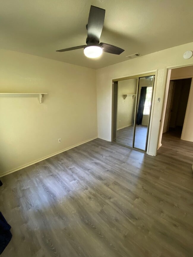 Building Photo - 3 Bedroom / 2 Bath Great Corner Lot in Travis District