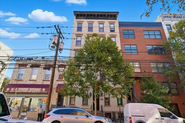 Building Photo - 129 Willow Ave