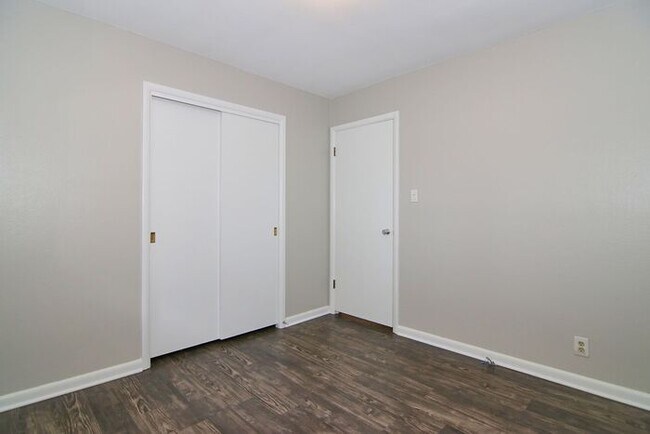 Building Photo - GREAT LAWRENCE TOWNSHIP HOME!
