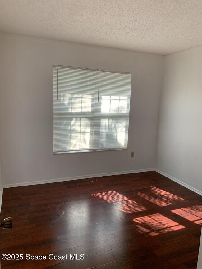 Building Photo - 1485 Malibu Cir NE