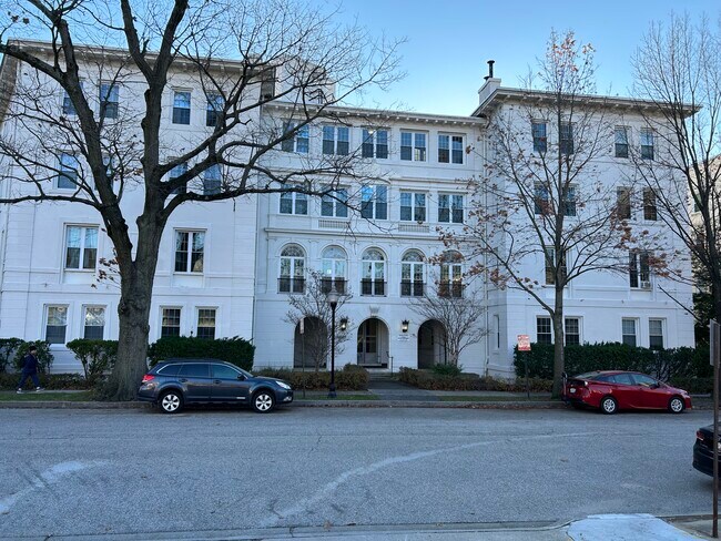 Building Photo - 3409 Greenway