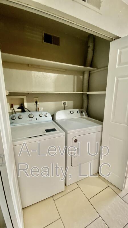 Building Photo - 1850 N 5th Ave