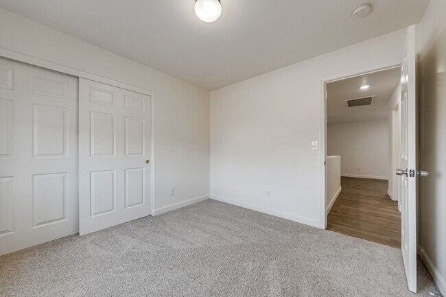 Building Photo - Fully Remodeled & Move-In Ready – Modern Finishes + Huge Loft!
