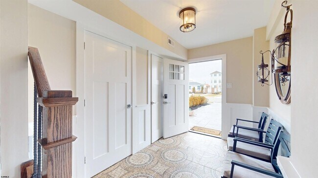 Building Photo - 404 21st St S