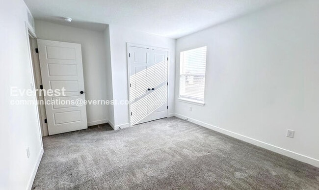 Building Photo - 27605 E Red Fox St