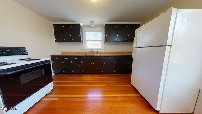 Building Photo - 63 Wellington Ave