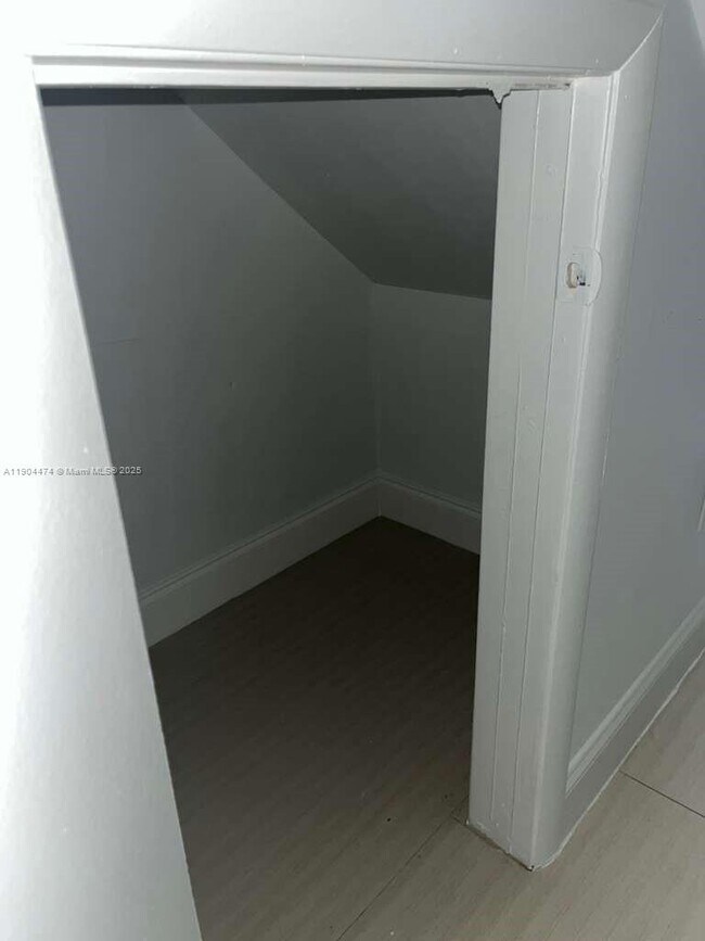 Building Photo - 5067 SE Mariner Garden Cir