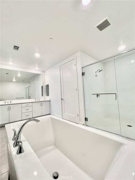 Building Photo - 2512 Rivington
