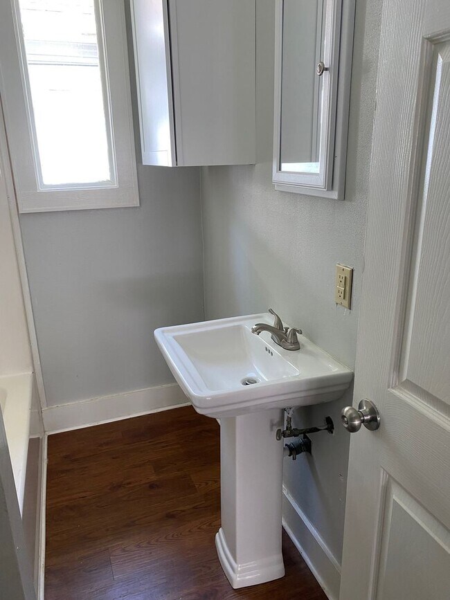 Building Photo - Highland 3BR/1BA by Centenary College