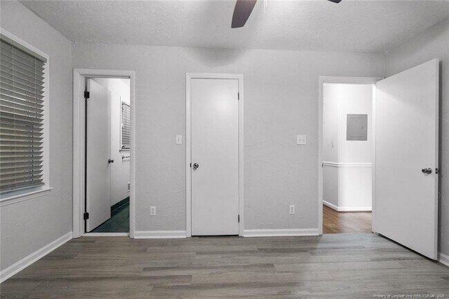 Building Photo - 508 Waterbury Dr