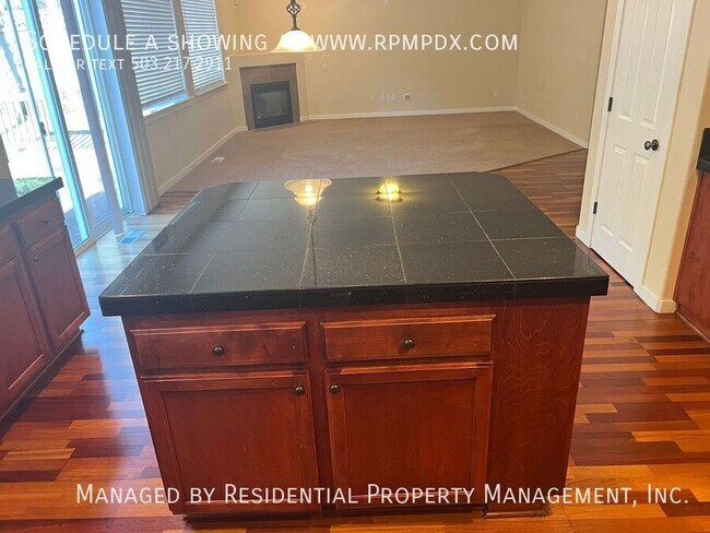 Building Photo - 15355 SW Greenfield Dr