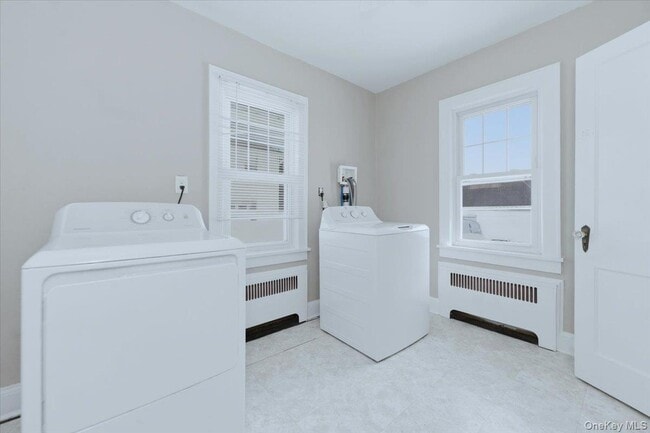 Building Photo - 801 Main St