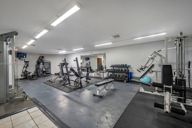 Building Photo - 105 Royal Pk Dr