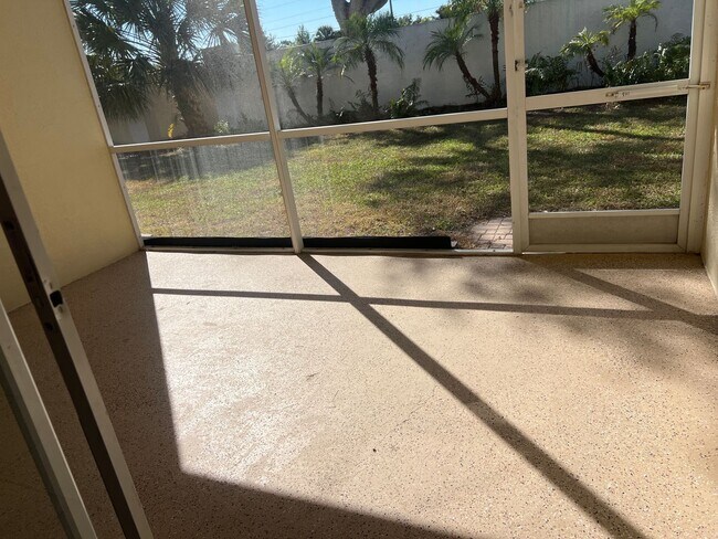 Building Photo - Welcome to your new home in beautiful Venice, Fl!  2 Bedroom 2 Bath w/ Den