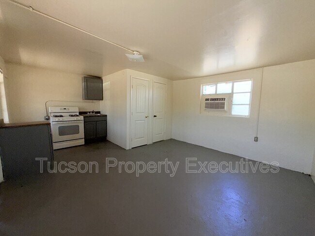 Building Photo - 3314 E Benson Hwy