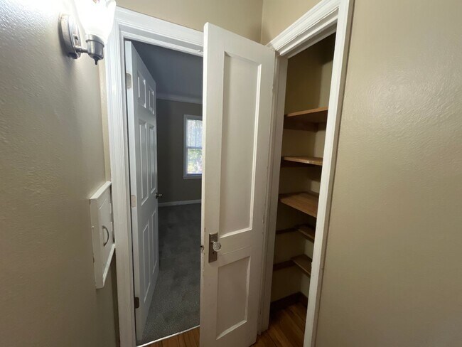 Building Photo - 4 bedroom, 2 bathroom home in the peaceful community of Mahtomedi access to White Bear Lake