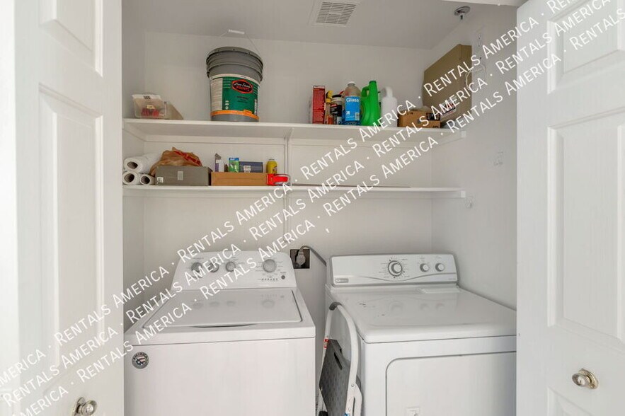 Building Photo - 9253 N Firebrick Dr
