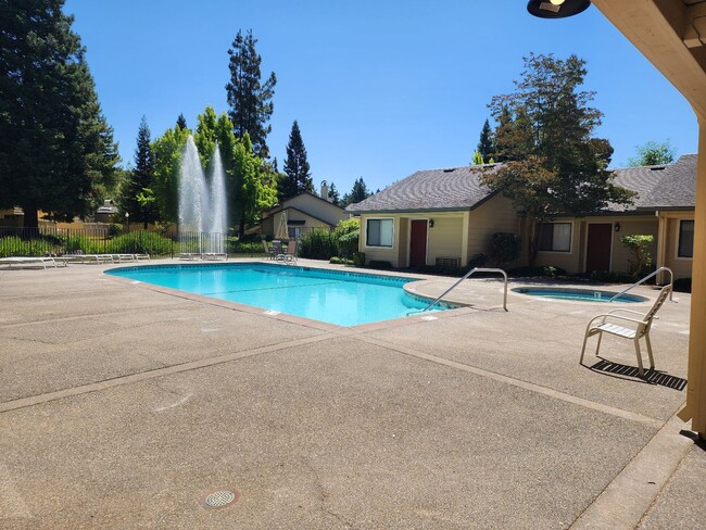 Building Photo - 3001 Woodlake Dr