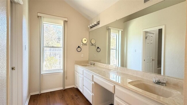 Building Photo - 11513 Kempwood Dr