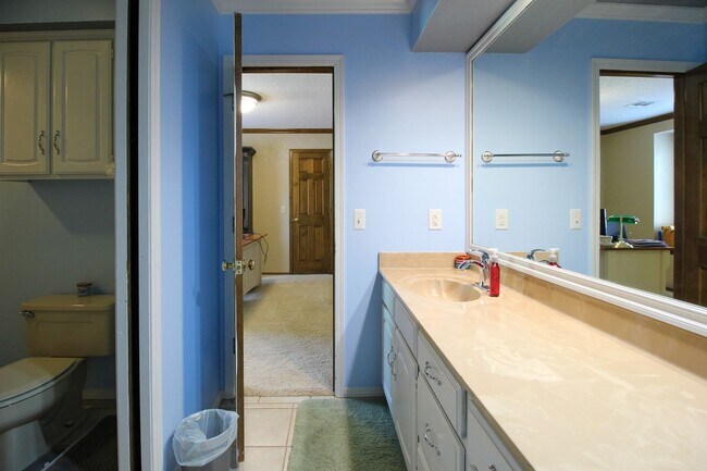 Building Photo - Space Galore In This Jenks South East Home!
