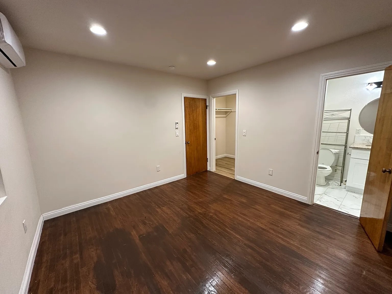 Building Photo - 15634 N Hudson Ave