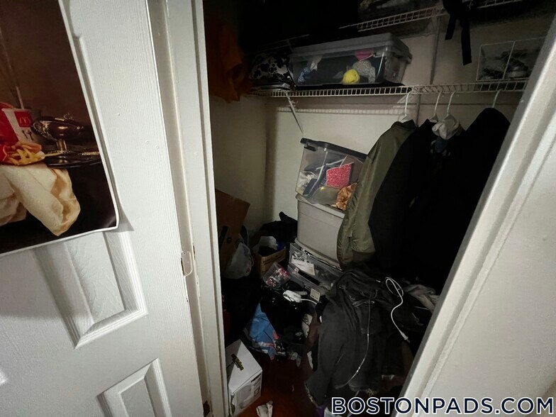 Building Photo - 439 Cambridge St