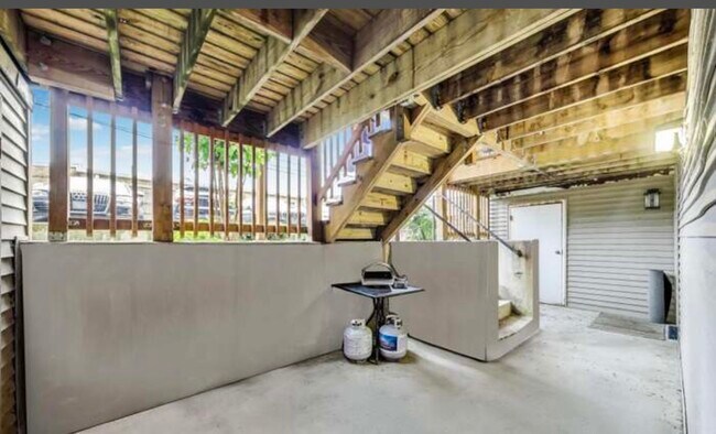 Building Photo - 4440 N Dover St