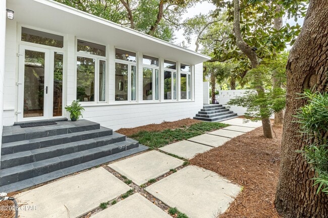 Building Photo - 2979 S County Hwy 395