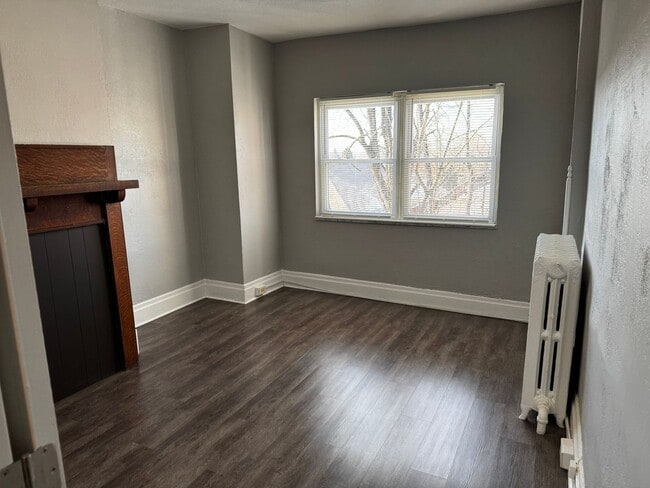 Building Photo - Newly Remodeled Two Bedroom Apartment in Squirrel Hill