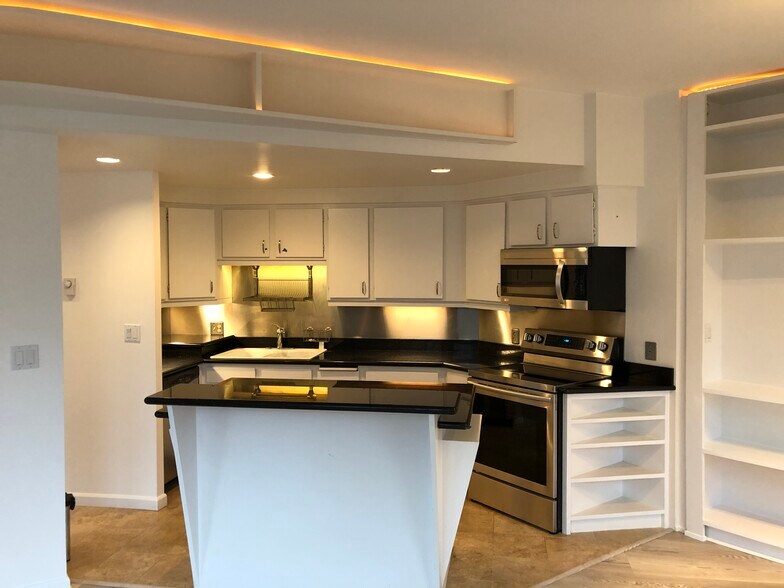 Building Photo - 2700 4th Ave