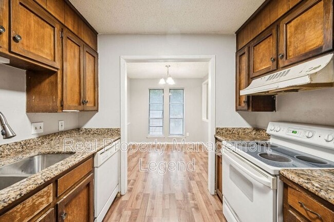 Building Photo - 8238 El Retiro Rd