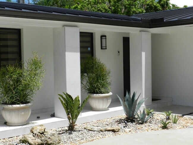 Building Photo - 9501 SW 69th Ct