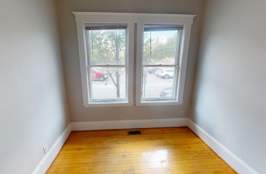 Building Photo - 13 Pleasant St