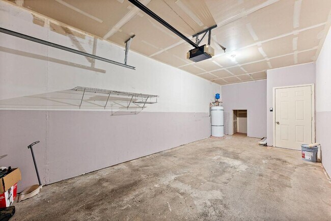 Building Photo - Charming 2 Bed Condo in DuPont | Fresh Pai...