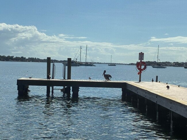 Building Photo - 118 Lakeview Ave