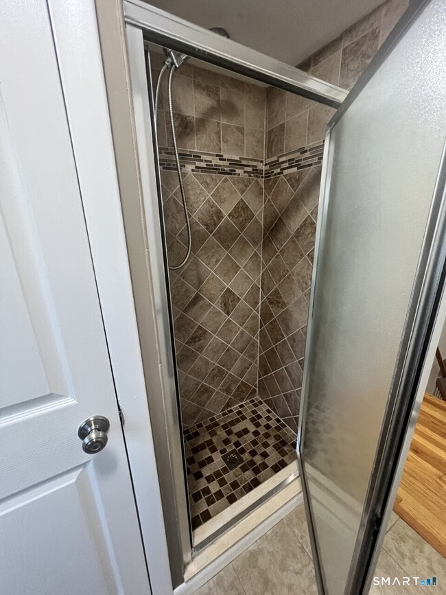 Building Photo - 23 Pinewood Rd