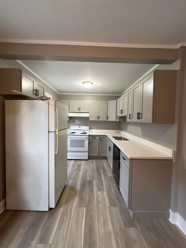 Building Photo - 1222 Main St