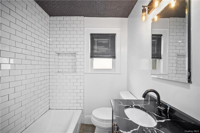 Building Photo - 30 Acorn Terrace