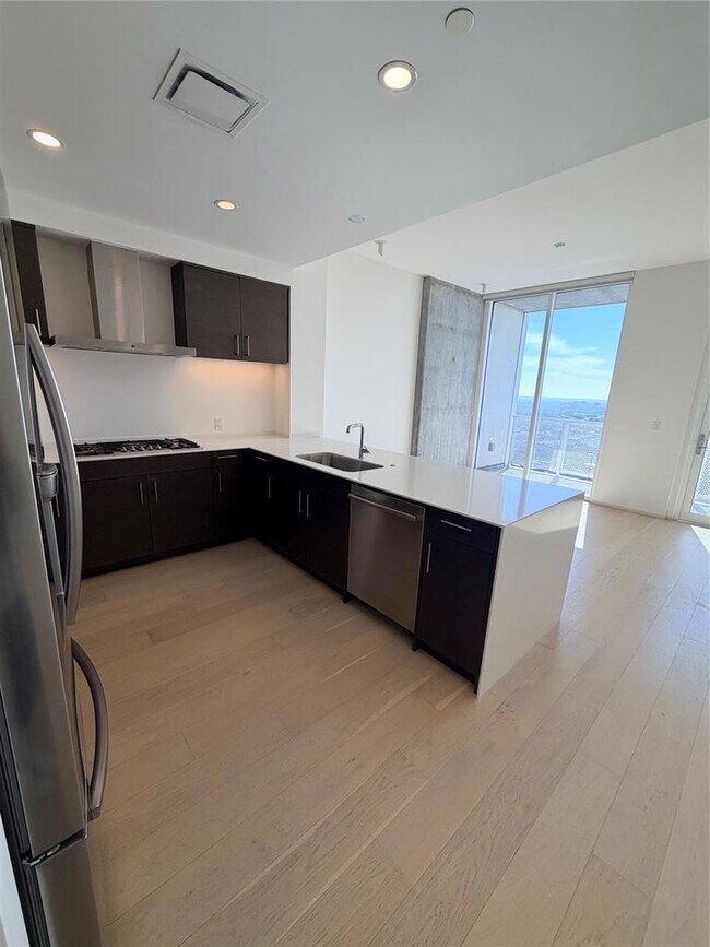 Building Photo - 301 West Ave