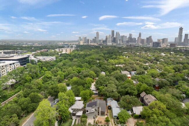 Building Photo - Modern Oasis in Bouldin Creek