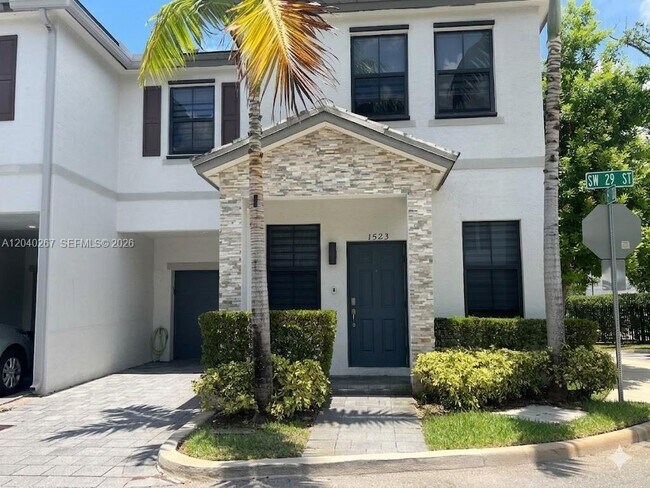 Building Photo - 1523 SW 29th St