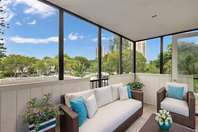 Building Photo - 20100 W Country Club Dr