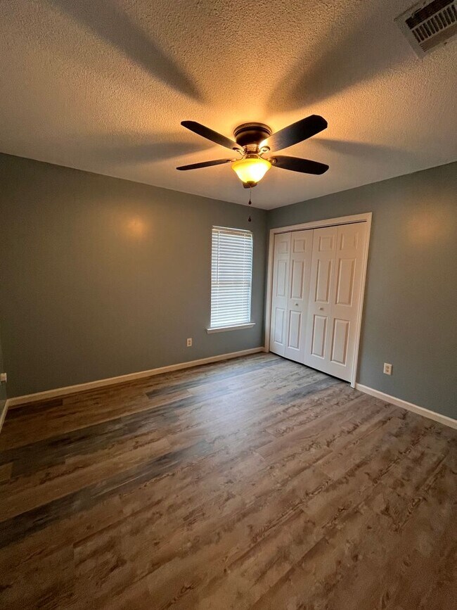 Building Photo - 5832 Barkley Ln
