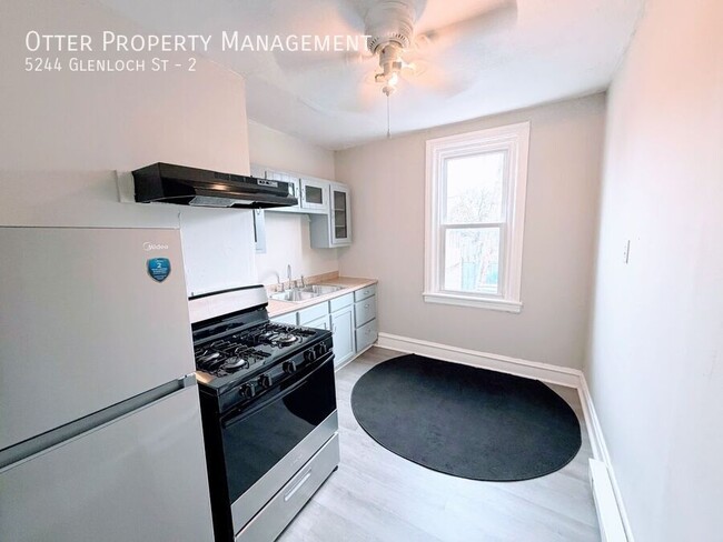 Building Photo - 5244 Glenloch St