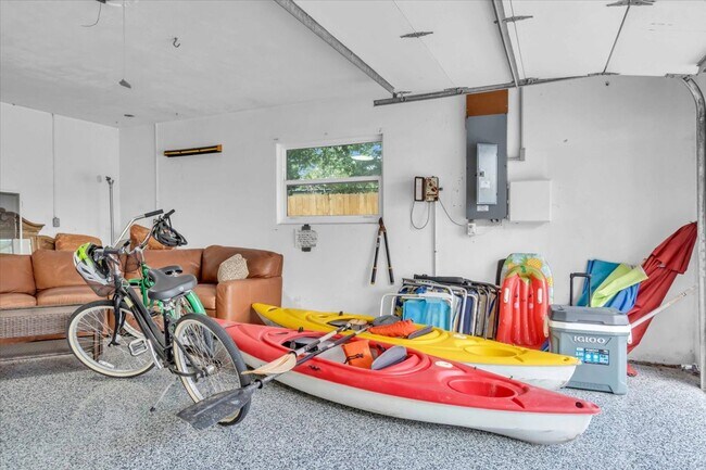 Building Photo - 2732 Valencia Dr