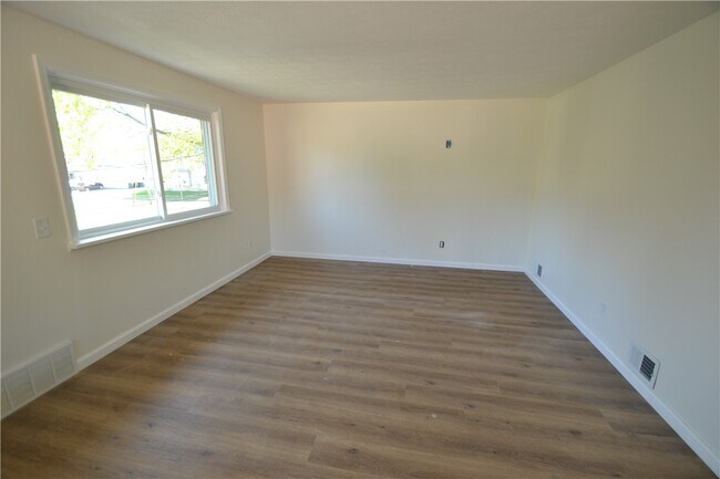 Building Photo - 405 Garfield Ave