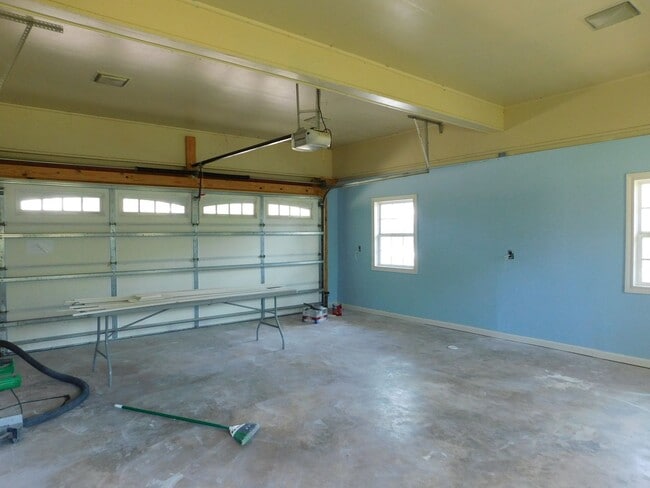Building Photo - 4925 Morton Rd