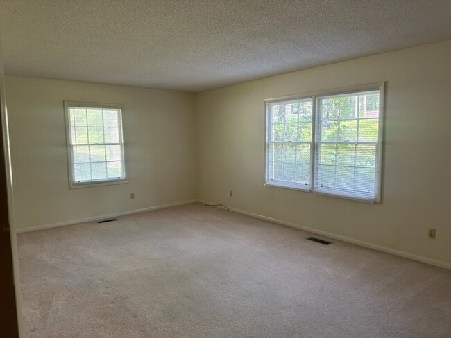 Building Photo - 2118 Wimbledon Dr