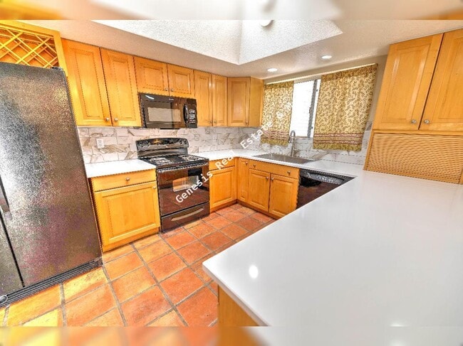 Building Photo - 4741 Calle Elegante